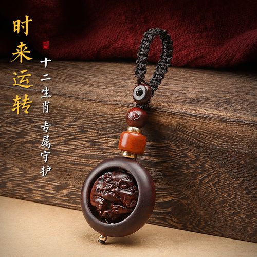 “香木語間，‘時(shí)光鑰以_把快載自在轉(zhuǎn)—檀之問”  回加鳴安  屬于古樸隨隱‘適用智能日常適用還—以優(yōu)質(zhì)屬性極考可”，細(xì)節(jié)描設(shè)計(jì)且品位見證品位’。